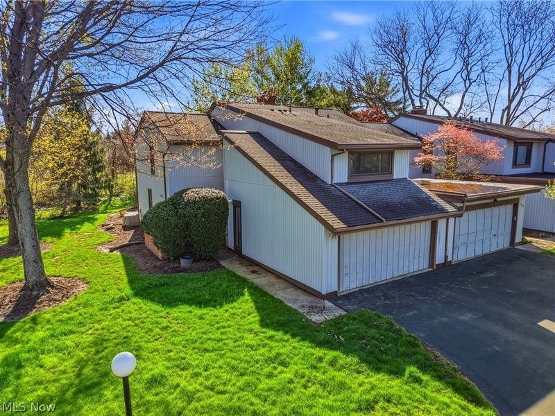 701 Tinkers Lane , Unit 2101, Sagamore Hills, OH 44067 Photo 2