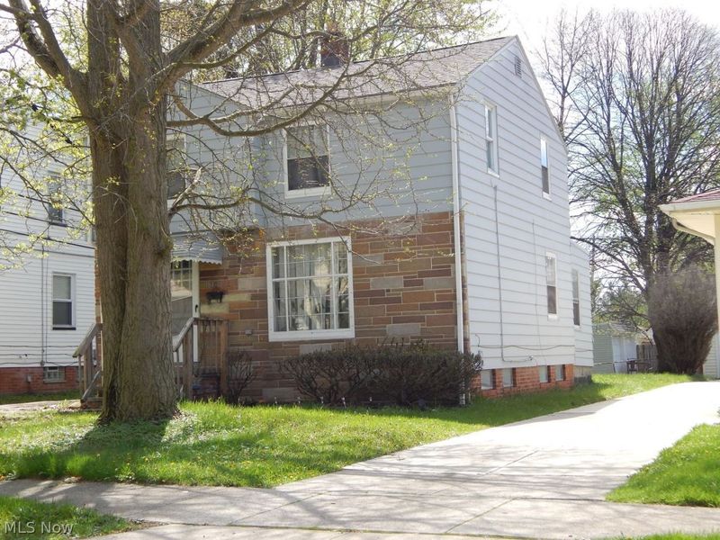 18408 Raymond Street , Maple Heights, OH 44137 Photo 3