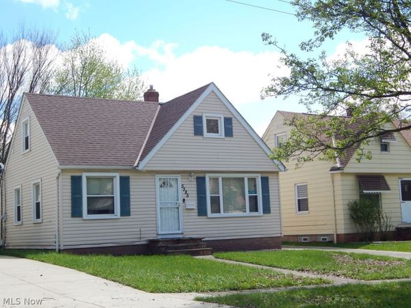 5585 South Boulevard , Maple Heights, OH 44137