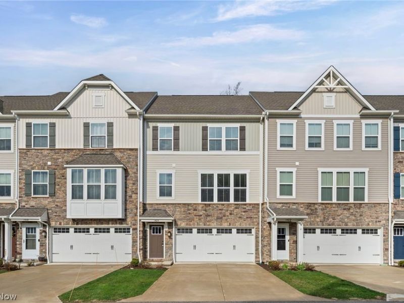 1424 Chateau Place, Avon, OH 44011 Photo 2