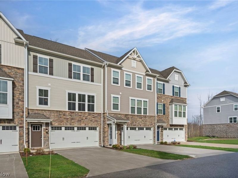 1424 Chateau Place, Avon, OH 44011 Photo 3