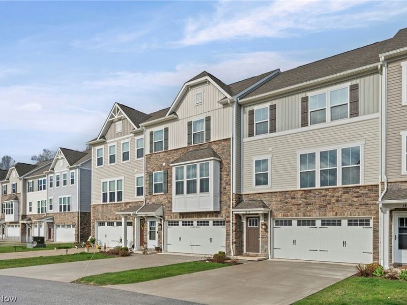 1424 Chateau Place, Avon, OH 44011 Photo 4