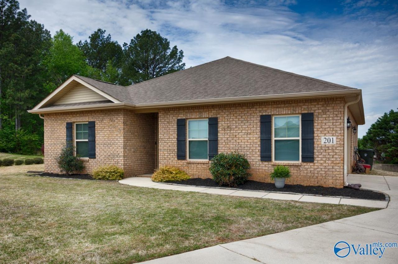 201 Dinner Tree Square, Huntsville, AL 35811 Main Photo