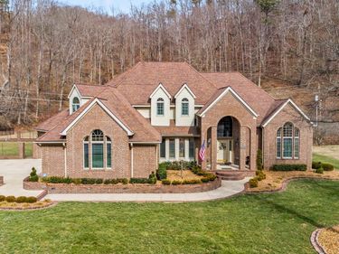 446 Cedar Creek Road, Pikeville, KY 41501