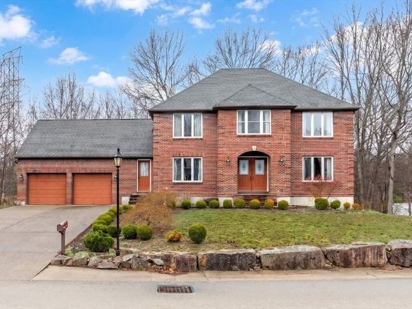 20 Teaberry Ln, Unit 1, Braintree, MA 02184