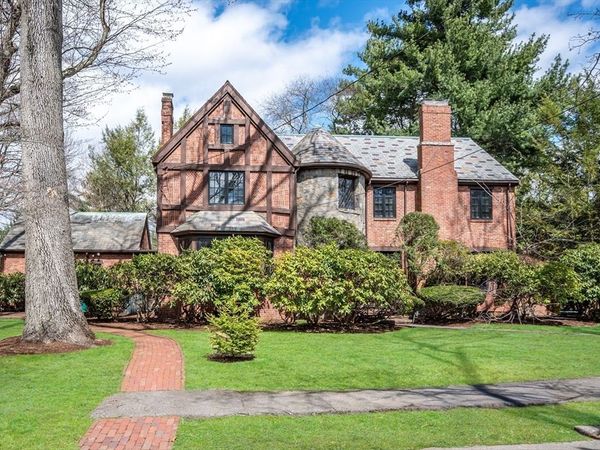 81 Brackett Rd, Newton, MA 02458