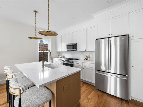 14 Harbor View St, Unit 1, Boston, MA 02125