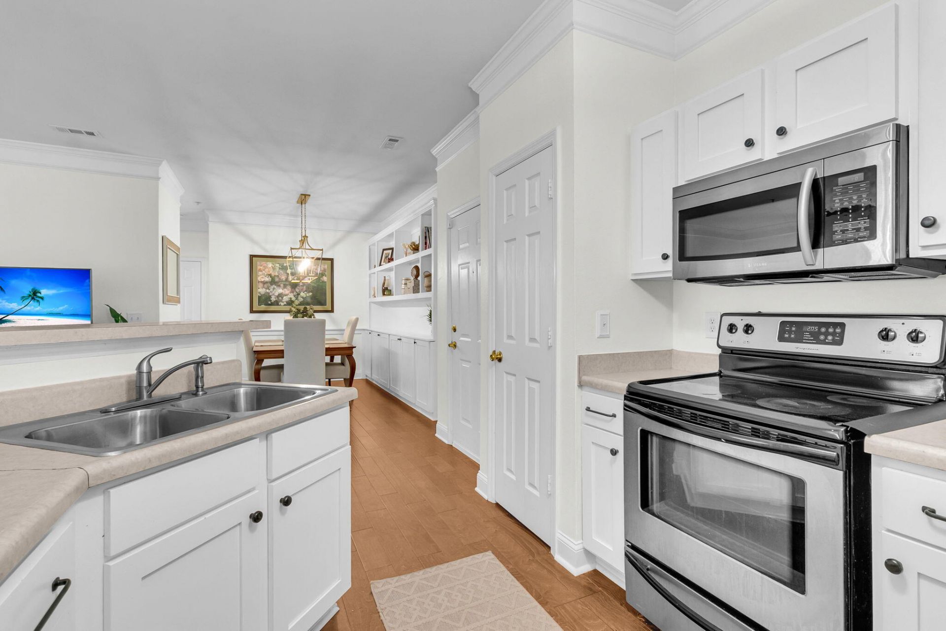 1575 Cambridge Lakes Drive Photo 10