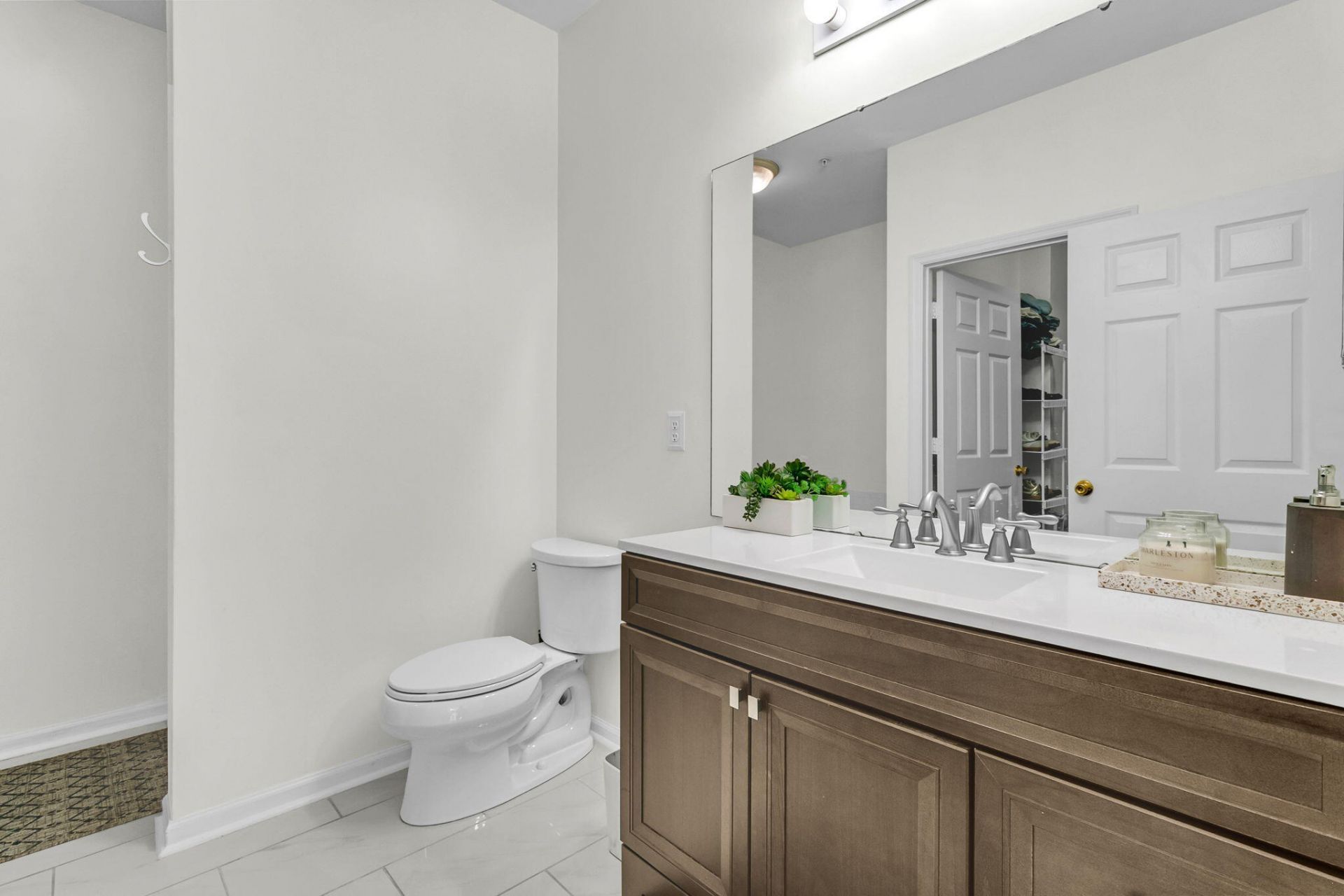 1575 Cambridge Lakes Drive Photo 16