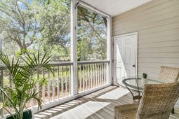 1575 Cambridge Lakes Drive photo 4