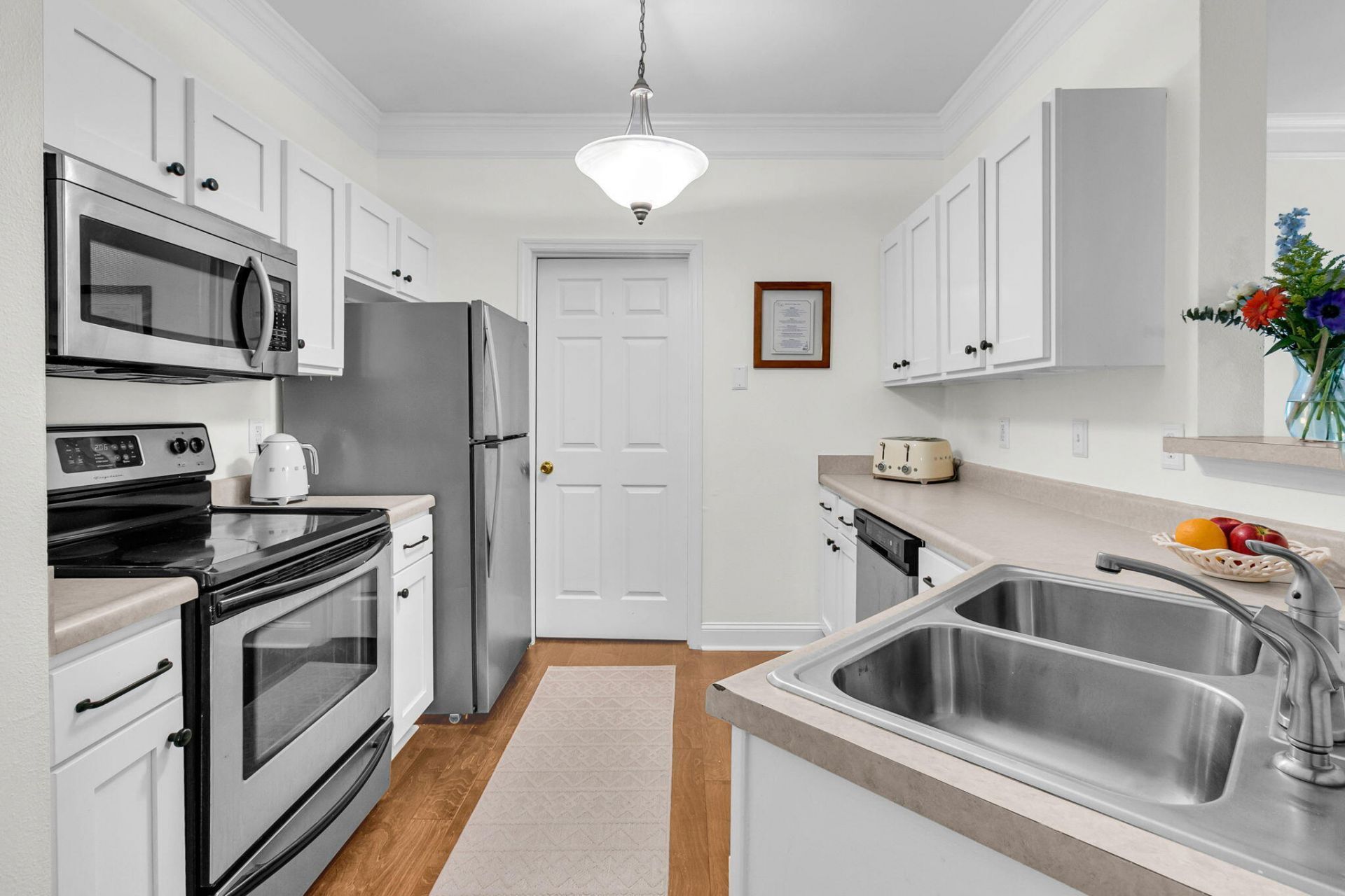 1575 Cambridge Lakes Drive Photo 8