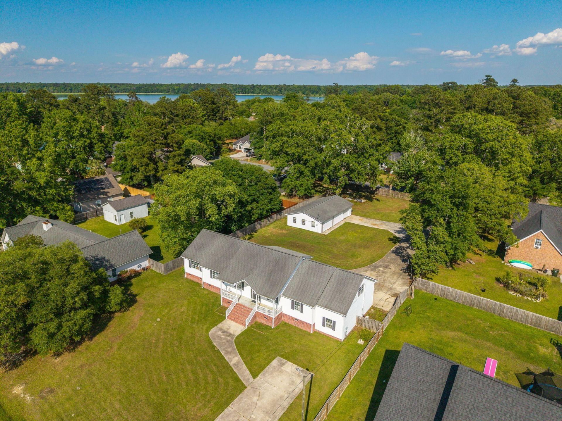 1004 Magnolia Lane Photo 4