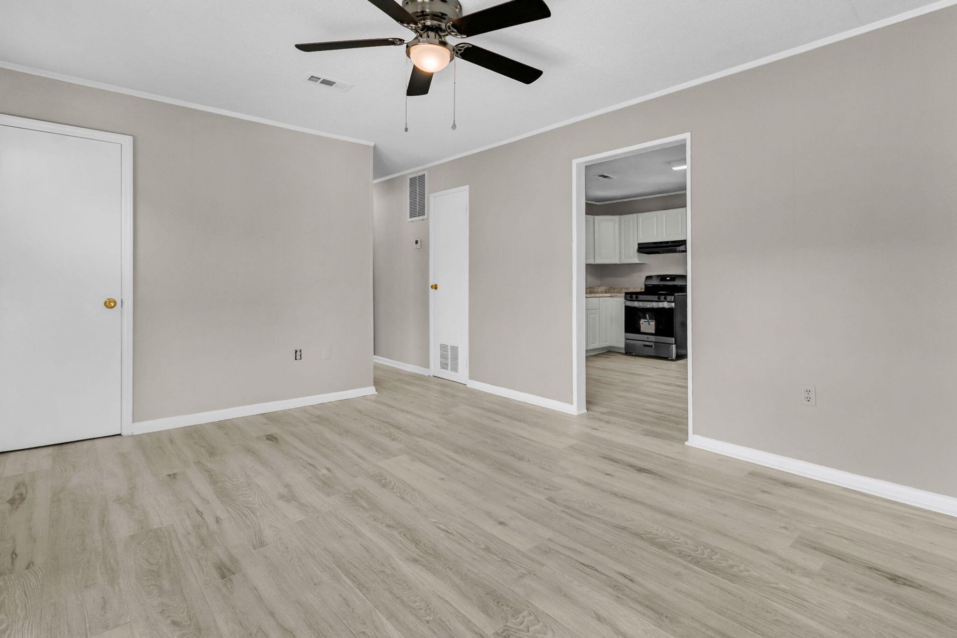 509 E Richardson Avenue Photo 14