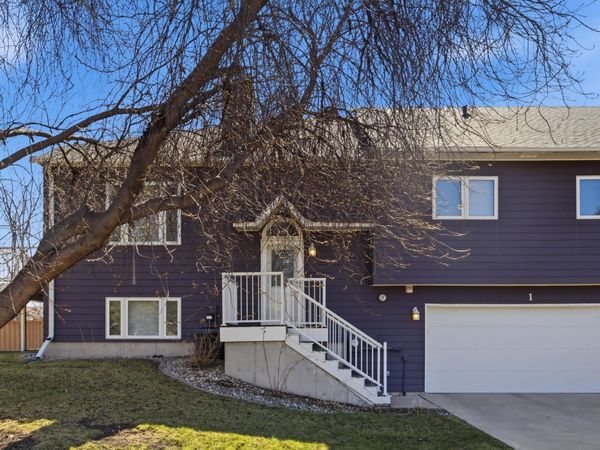 1 Prairiewood Crossing S, Fargo, ND 58103