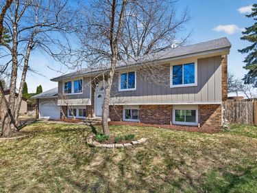 116 Knoll Circle E, Burnsville, MN 55337
