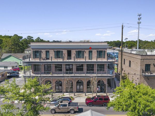 1515 Government Street, Ocean Springs, MS 39564