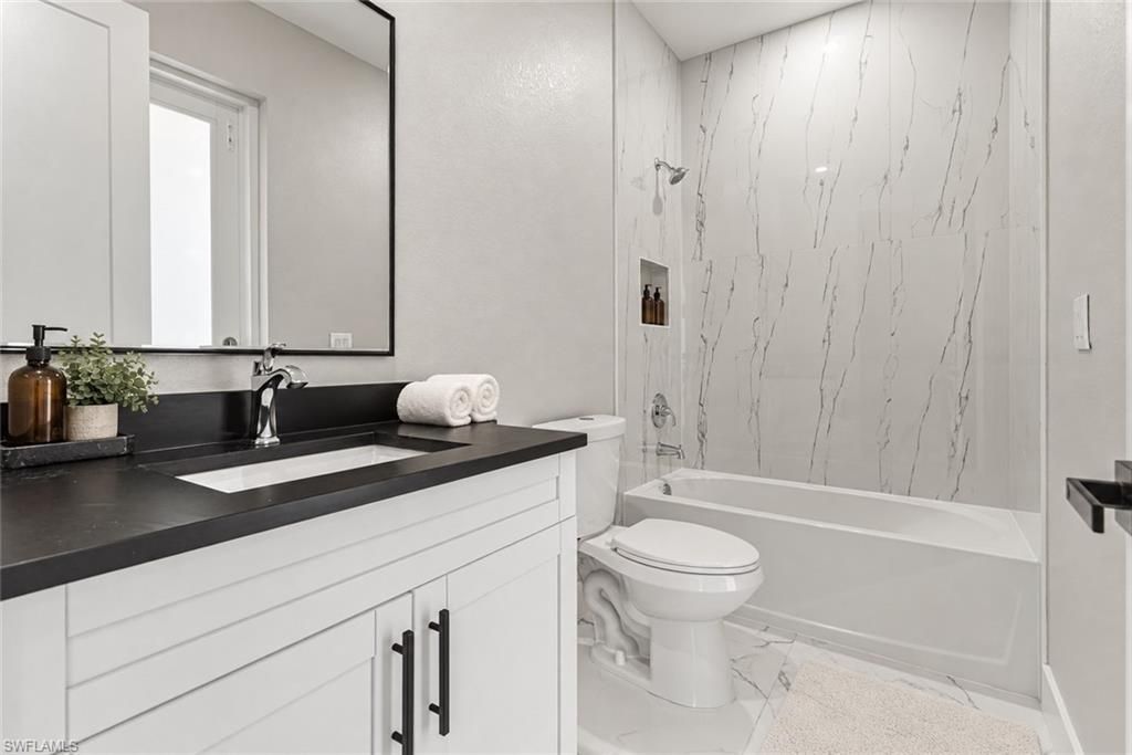 2108 NE 15th Ter, Cape Coral, FL 33909 Photo