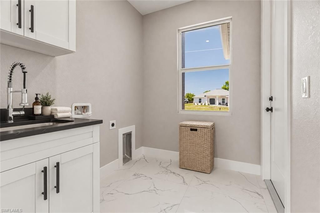 2108 NE 15th Ter, Cape Coral, FL 33909 Photo