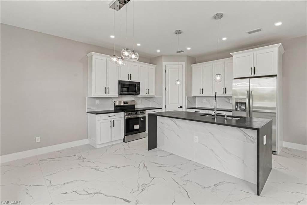 2108 NE 15th Ter, Cape Coral, FL 33909 Photo