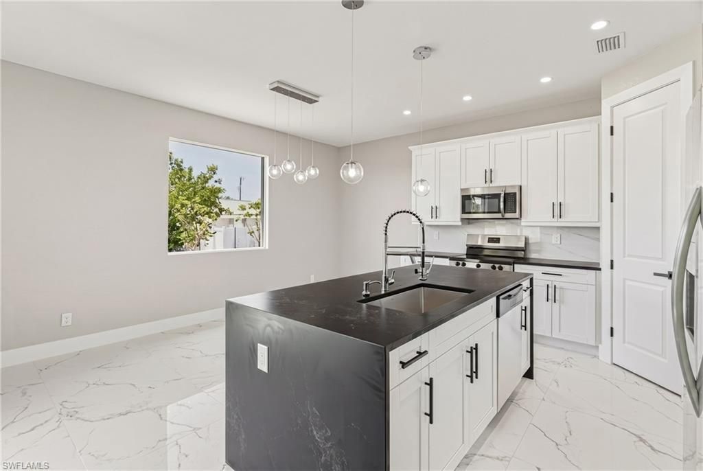 2108 NE 15th Ter, Cape Coral, FL 33909 Photo