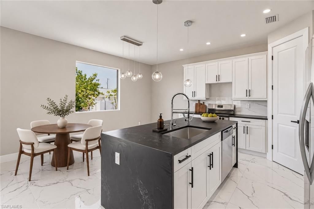 2108 NE 15th Ter, Cape Coral, FL 33909 Photo
