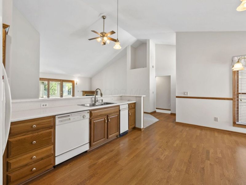 2617 Vi-Lilly Circle W, Grove City, OH 43123 Photo 10