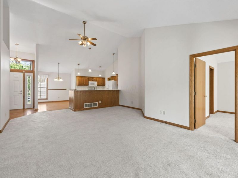 2617 Vi-Lilly Circle W, Grove City, OH 43123 Photo 3