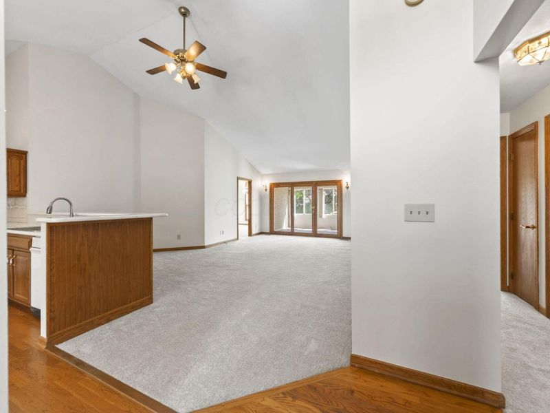 2617 Vi-Lilly Circle W, Grove City, OH 43123 Photo 6