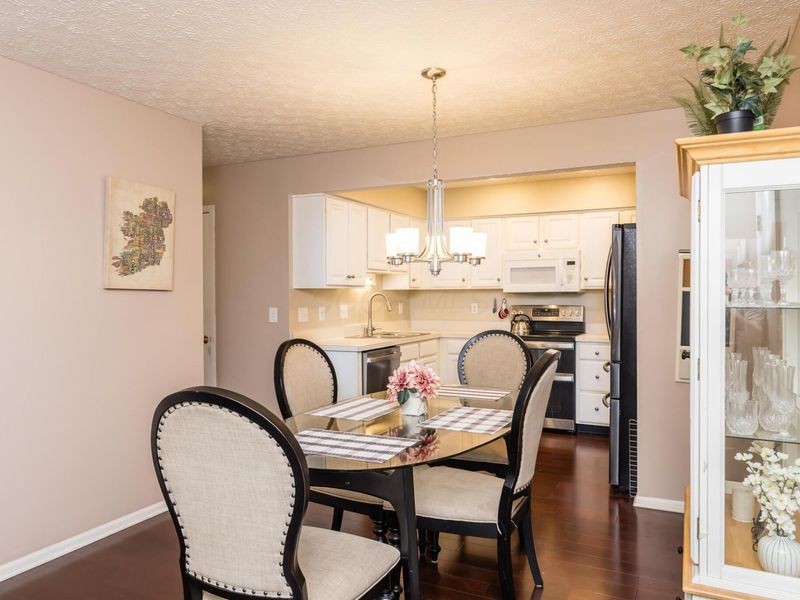 6139 Glenvillage Drive , Dublin, OH 43016 Photo 4