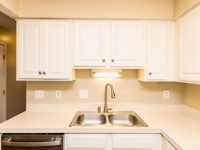 6139 Glenvillage Drive , Dublin, OH 43016 Photo 9