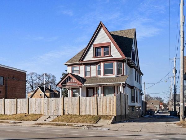 124 W North AVENUE, Milwaukee, WI 53212