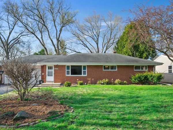 1025 W Riverview DRIVE, Glendale, WI 53209