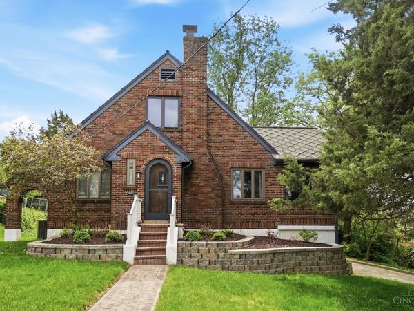 2831 Losantiville Avenue, Cincinnati, OH 45213