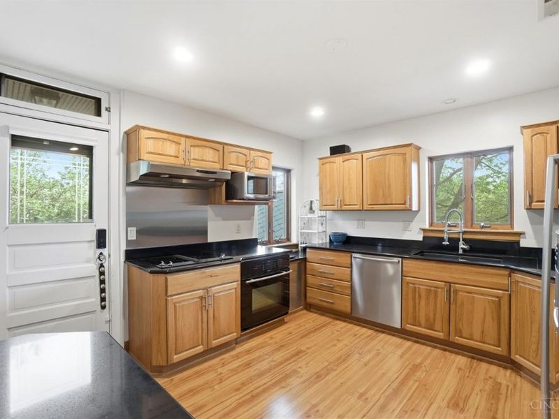 2831 Losantiville Avenue, Cincinnati, OH 45213 Photo 13