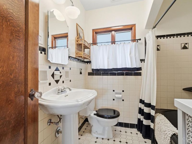 2831 Losantiville Avenue, Cincinnati, OH 45213 Photo 22