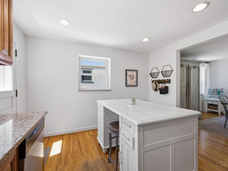 7905 Mapleleaf Drive, Madeira, OH 45243 Photo 10