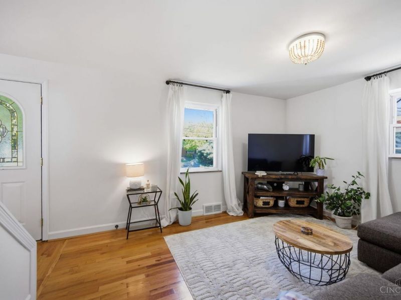 7905 Mapleleaf Drive, Madeira, OH 45243 Photo 13