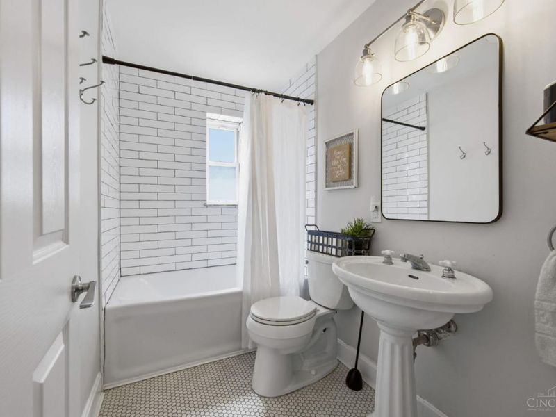 7905 Mapleleaf Drive, Madeira, OH 45243 Photo 18