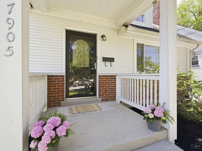 7905 Mapleleaf Drive, Madeira, OH 45243 Photo 2