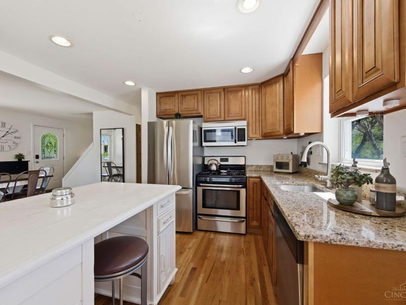 7905 Mapleleaf Drive, Madeira, OH 45243 Photo 9