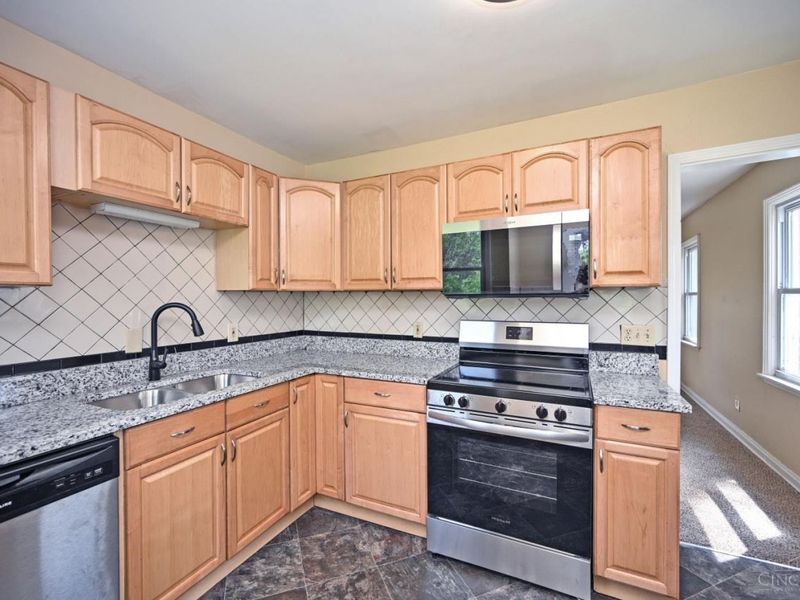 51 Gambier Circle, Greenhills, OH 45218 Photo 10