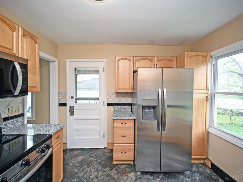 51 Gambier Circle, Greenhills, OH 45218 Photo 11