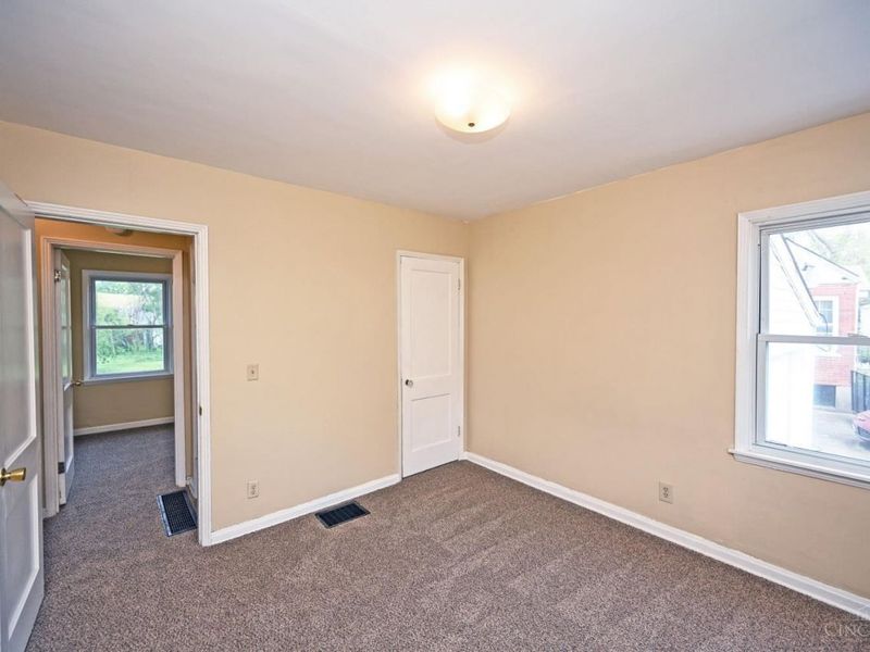 51 Gambier Circle, Greenhills, OH 45218 Photo 13