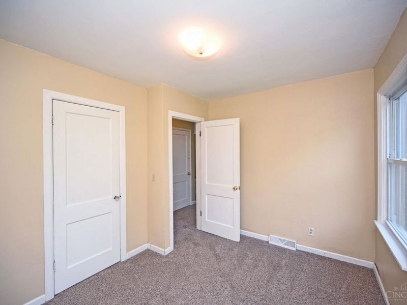 51 Gambier Circle, Greenhills, OH 45218 Photo 17