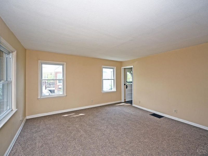 51 Gambier Circle, Greenhills, OH 45218 Photo 4