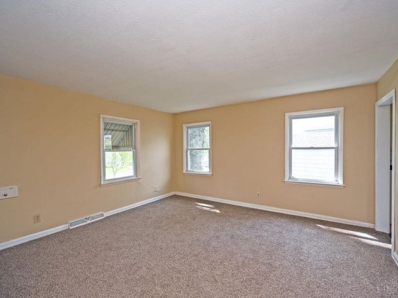 51 Gambier Circle, Greenhills, OH 45218 Photo 5