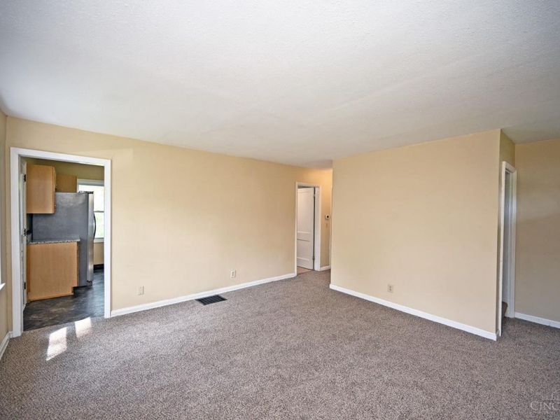 51 Gambier Circle, Greenhills, OH 45218 Photo 7