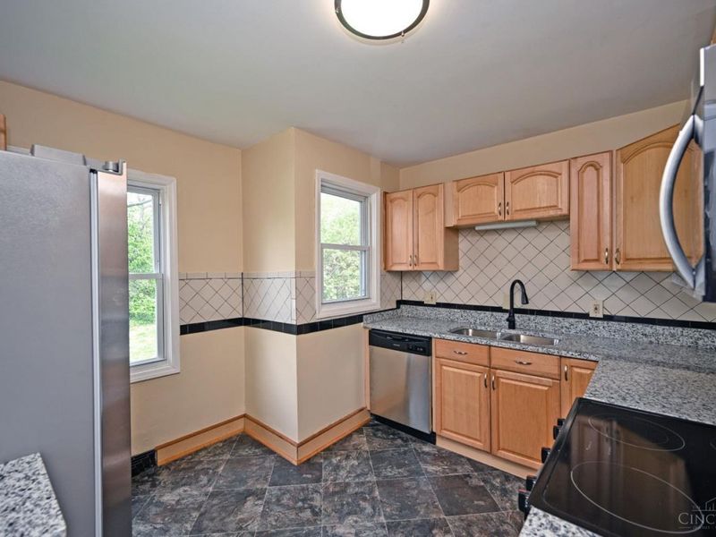 51 Gambier Circle, Greenhills, OH 45218 Photo 8