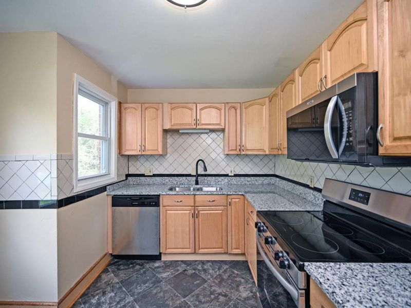 51 Gambier Circle, Greenhills, OH 45218 Photo 9