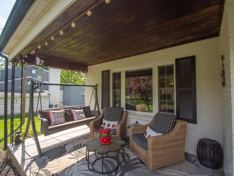 9011 Foxhunter Lane, Symmes Township, OH 45242 Photo 2